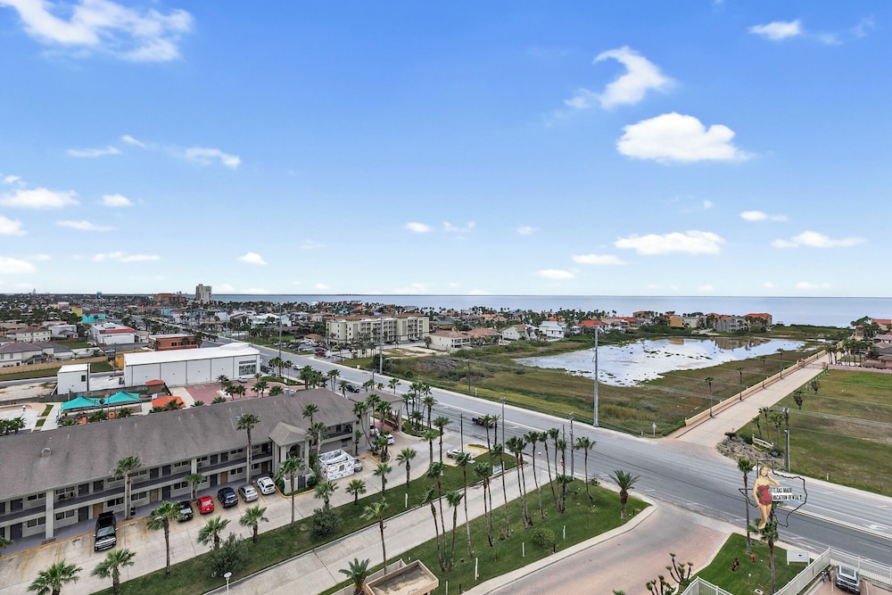 Bahia Mar-Solare Beachfront & Two Pools