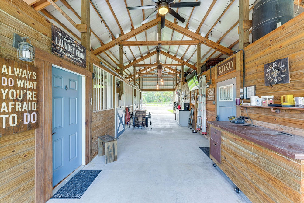 Farmhouse Hideaway w/ Covered Patio in Kissimmee