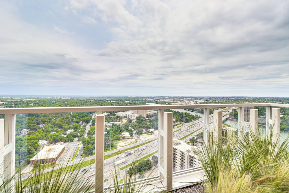 Luxury Austin Condo: Pool Access, Near Downtown! - Image 3