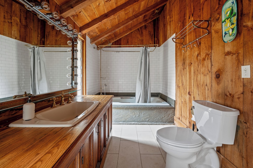 Renovated Grand Woodstock Barn
