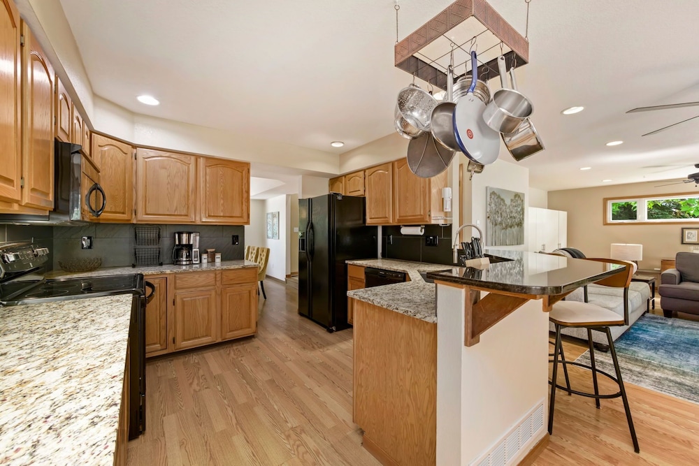 Shady Grove 4 King Beds, Dog Run & Outdoor Fun