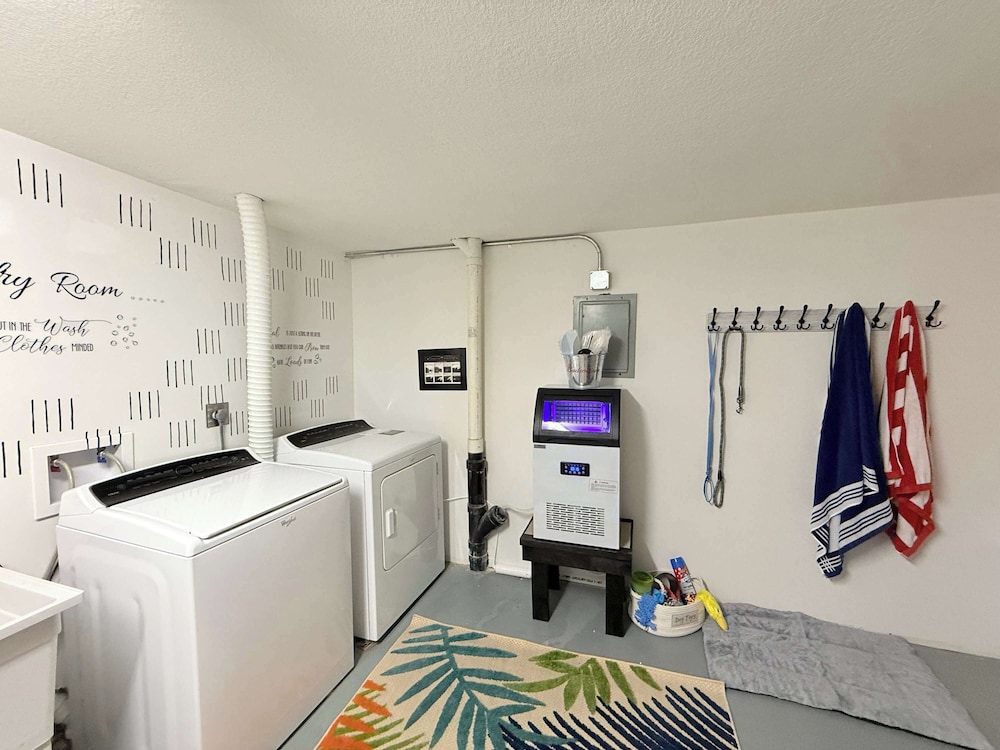 Lake Home Oasis - Sleeps 18