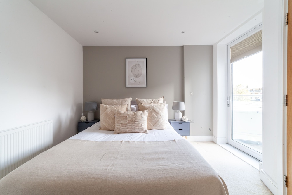 3 Bed Flat by Limehouse Basin