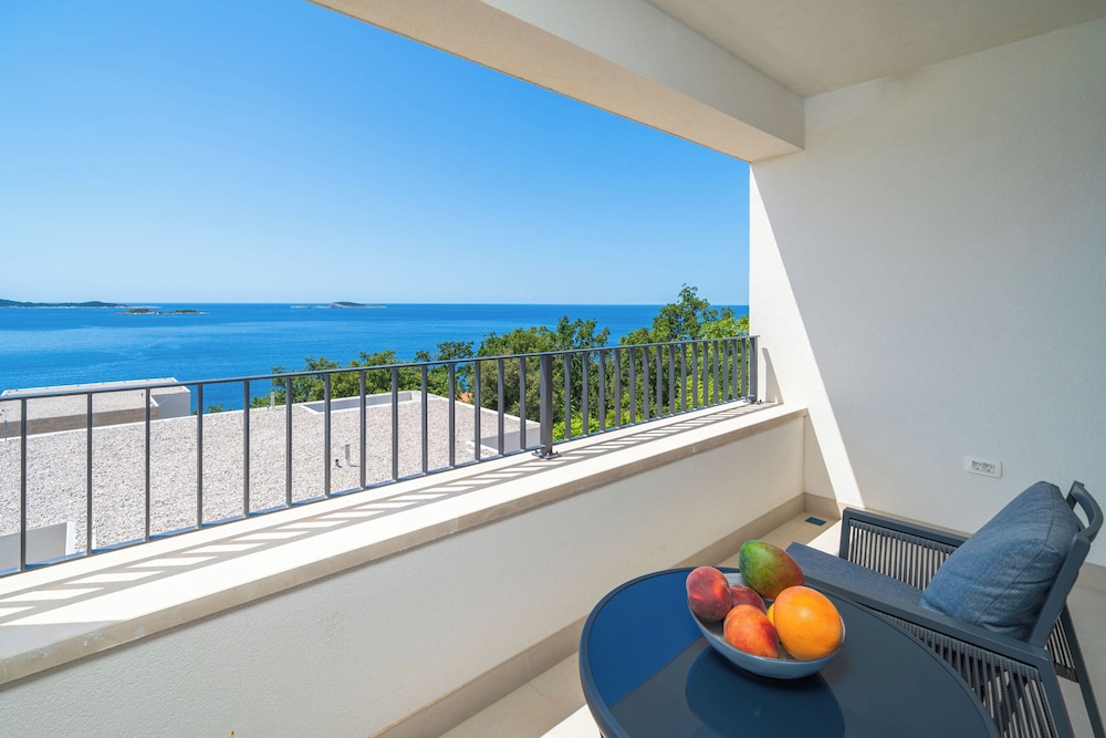 Soline Rocks Resort