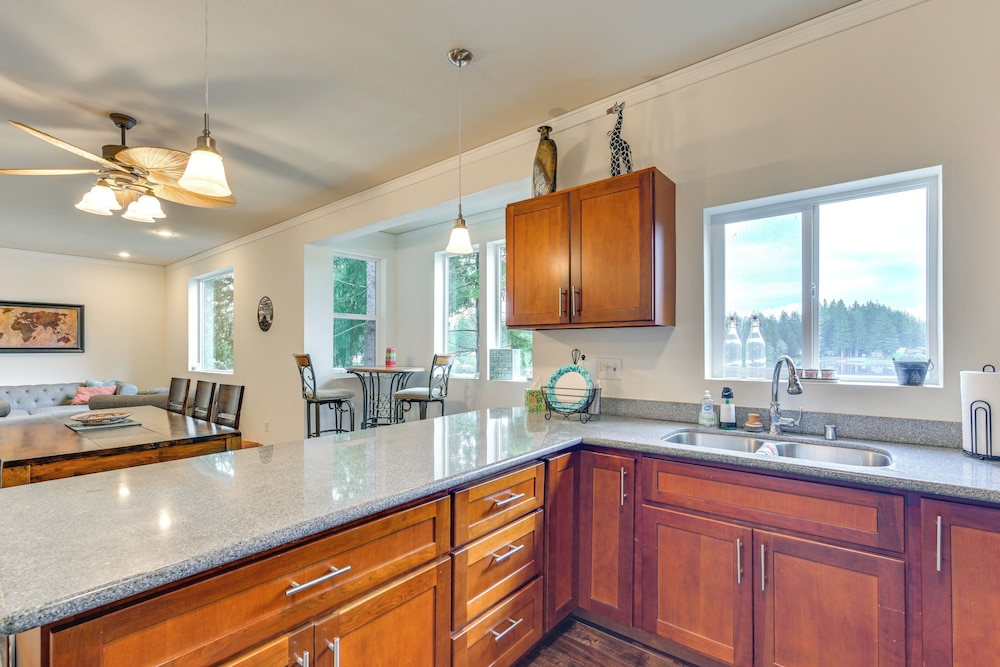 Lakefront Gem w/ Deck & Grill in Shelton