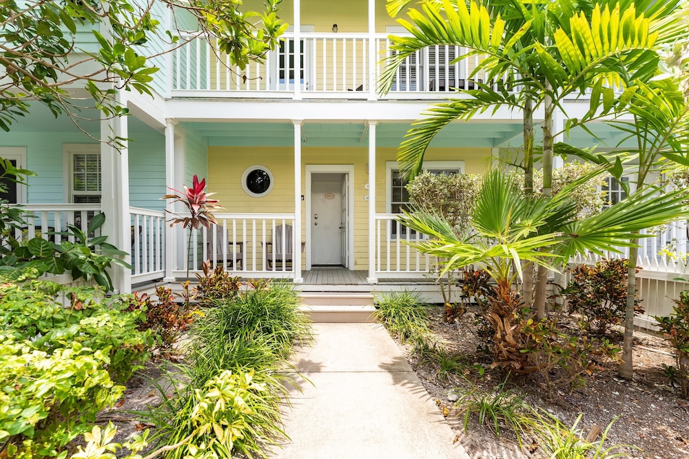 Conch Adventure by Avantstay Great Location w/ Patio, Outdoor Dining and Shared Pool! Week Long Stays