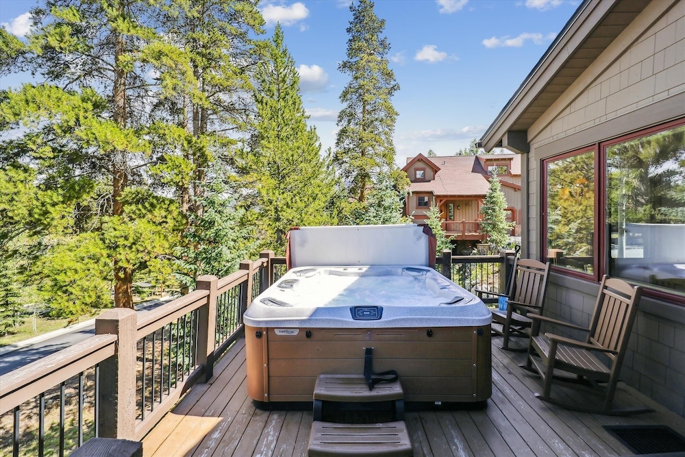 Cucumber Patch 44 4 Bedroom Townhouse by RedAwning