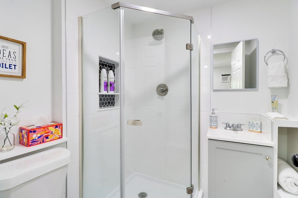 1 Mi to Dtwn: Renovated Retreat in Georgetown!