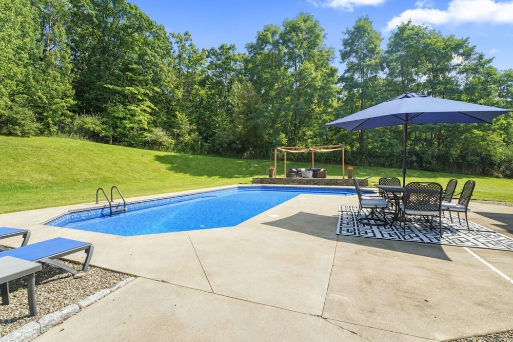 Hidden Retreat 4-homes 134 Acres