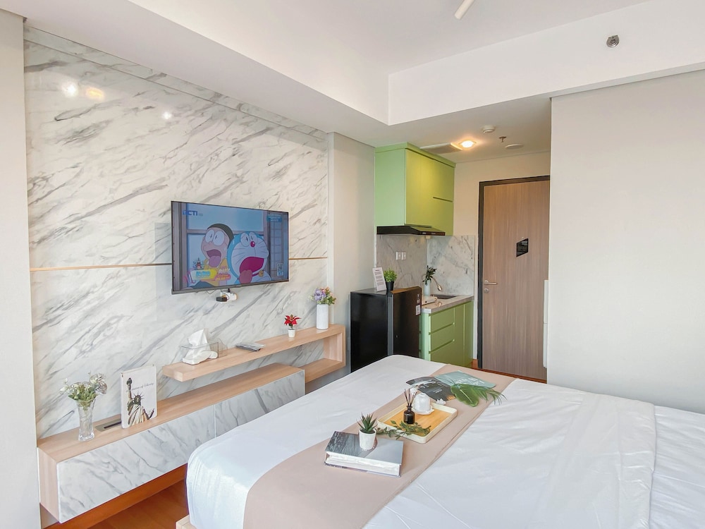 Warm Minimalist Studio Apartment Monroe Tower