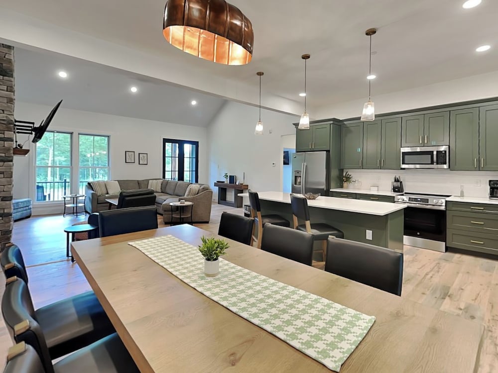 Holiday House by Taylor Made Deep Creek