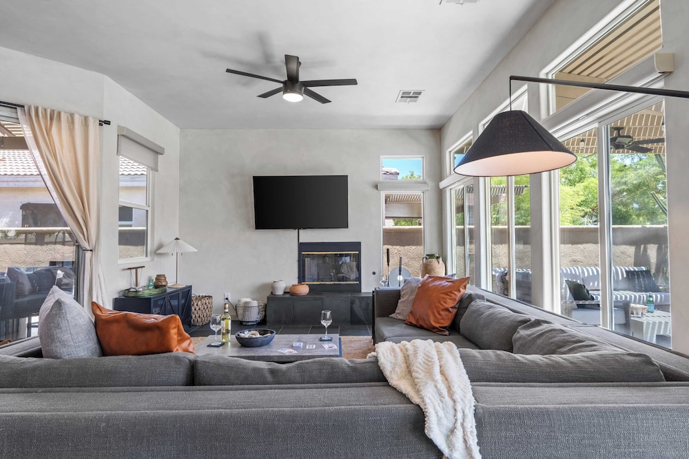 Designer Desert Oasis w/ Pool, Hot Tub, Outdoor Lounge The Riley by Avantstay