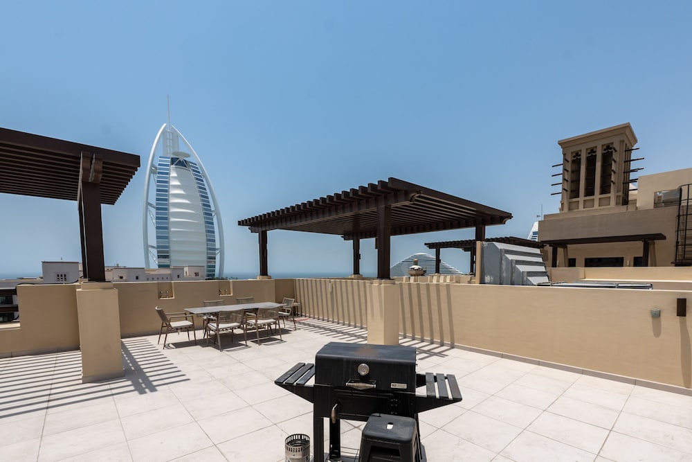 Modern 4BR w Full Burj Al Arab View Pvt Rooftop
