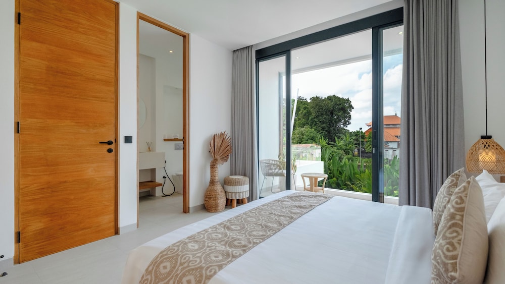 Loona Palm Villas by Villa Finder