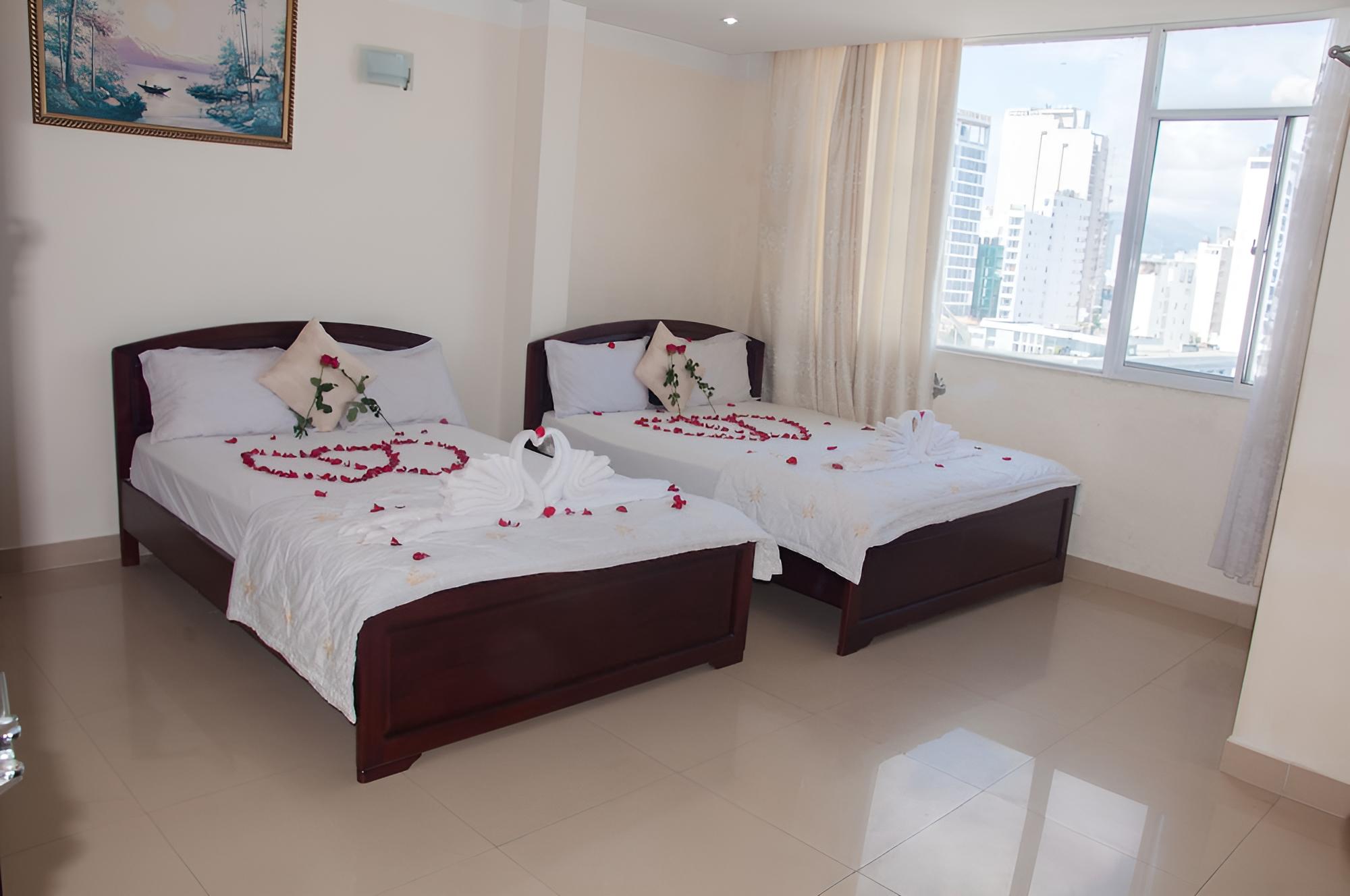 Queen Hotel 7