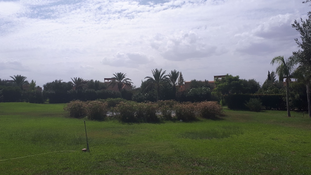 Apple Villa 33