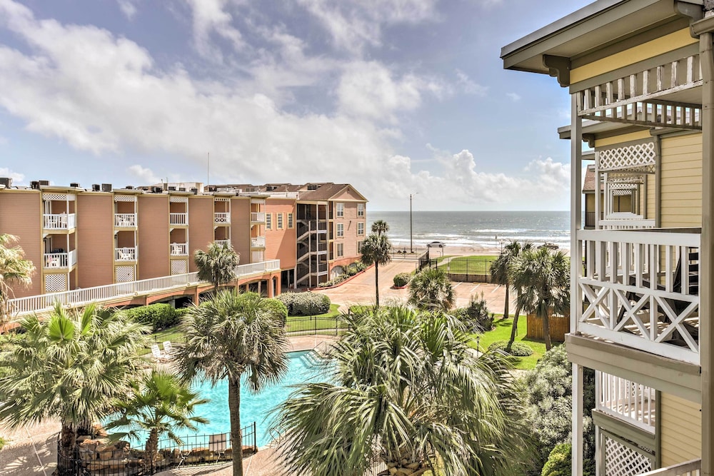 Balcony & Gulf Views: Galveston Condo Near Beach
