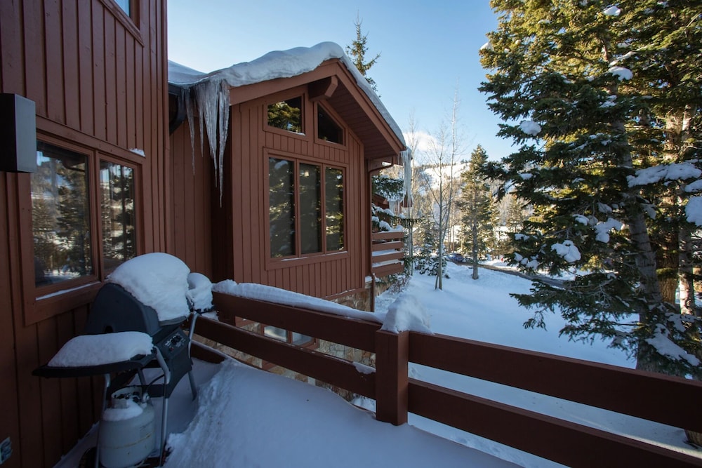 Ridge at Deer Valley Resort - Three Bedroom Condo with Hot Tub #16 3 Condo