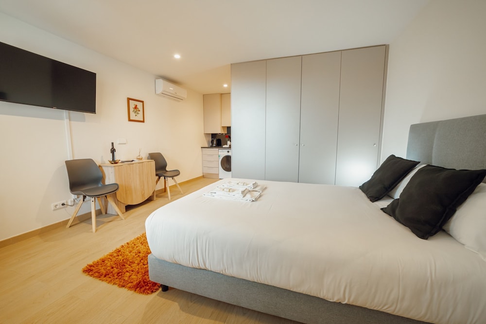 Carmo Residence Porto - S Antonio by Vacationy