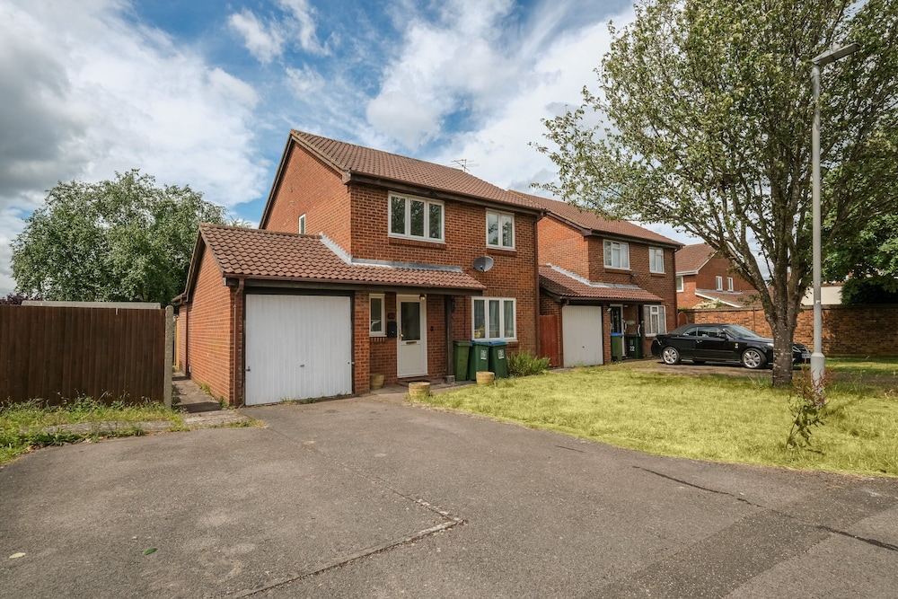 Sharp Close 4 Bedroom 2 Bath - Aylesbury