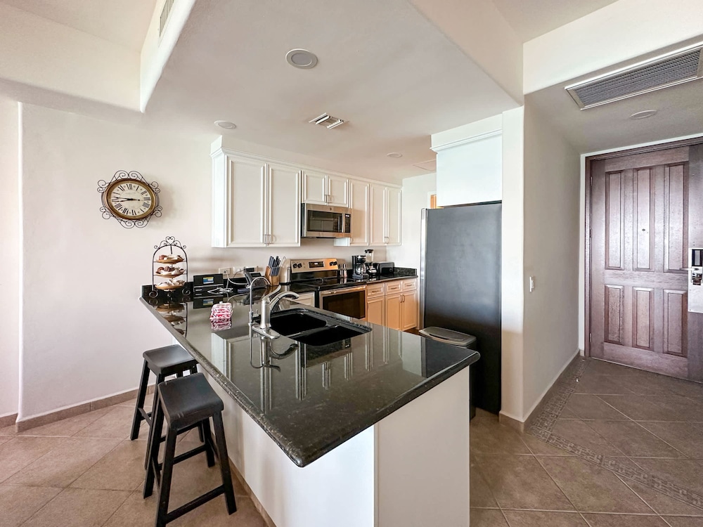 Beach Bliss Retreat 2BR Beachfront Condo