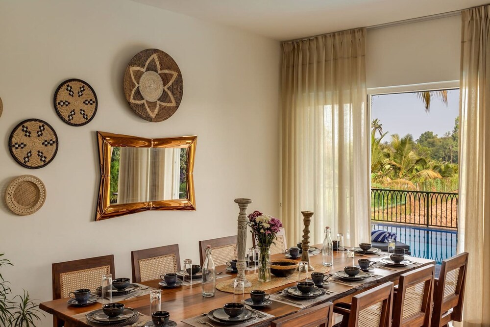 Field View Villa With Pool Perfect for Big Groups