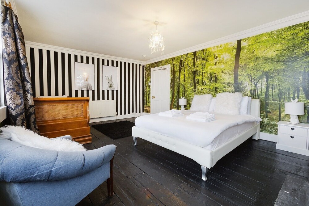 The Wonderland Townhouse - Amazing Alice in Wonderland 8BDR Home