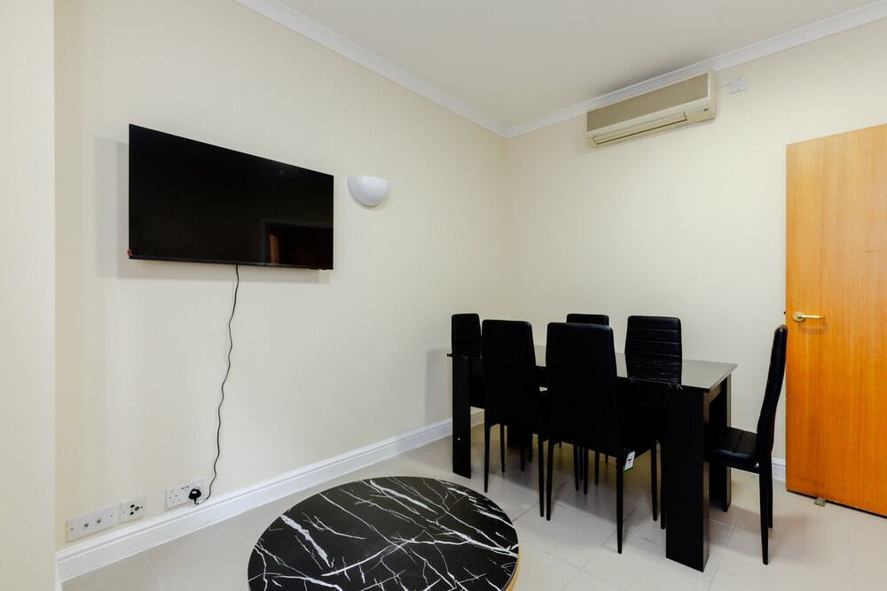 Comfy Apartments in Queensway