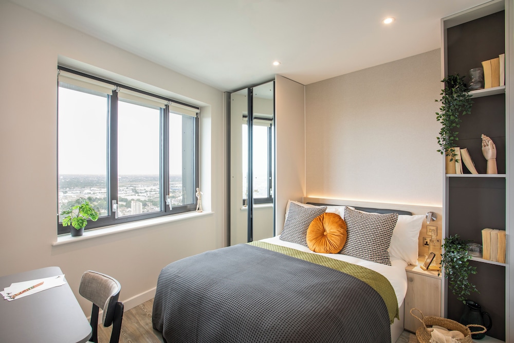 StayCozy at Enclave Croydon