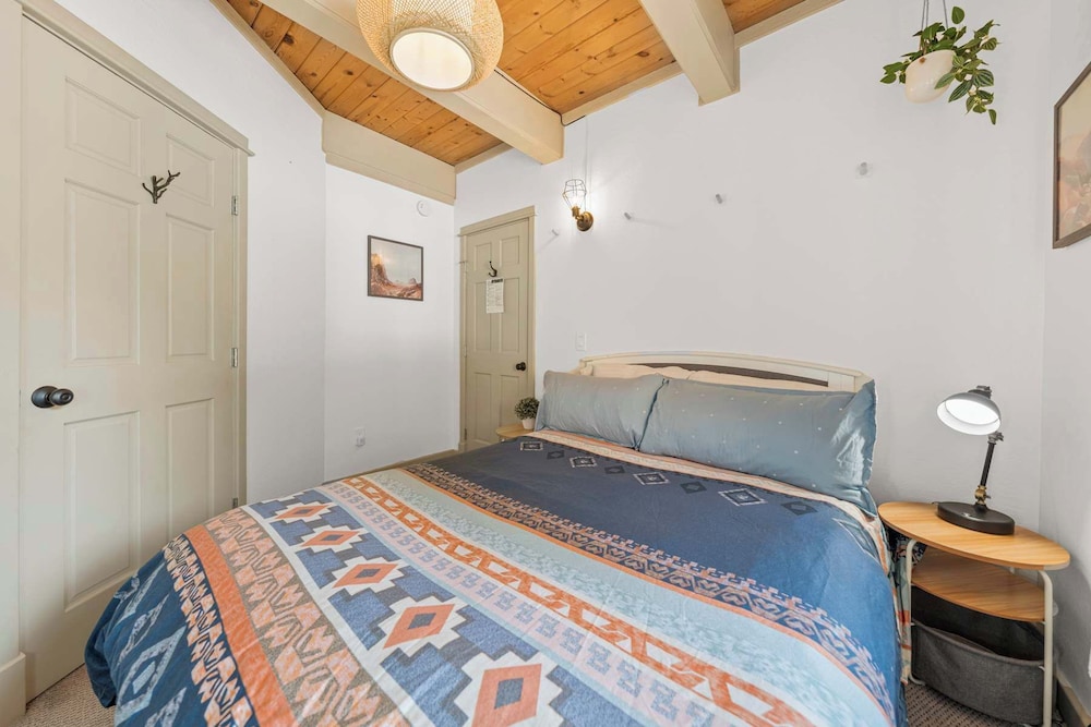 Tahoe City Retreat For 8!
