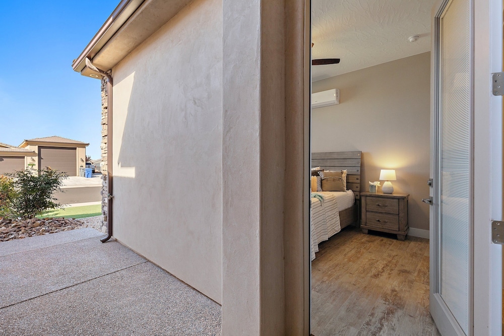 Hurricane Falls Pool, Hot Tub Plus Dog Friendly! 4 Bedroom Home