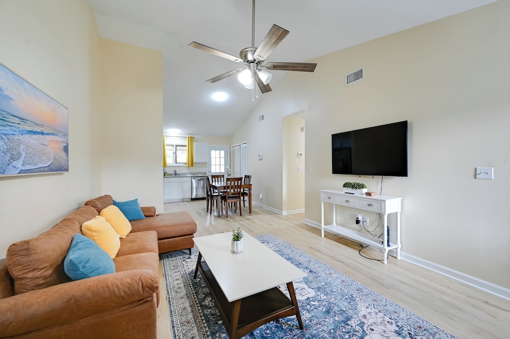 Greenville Getaway: Close to Campus + Stadium!
