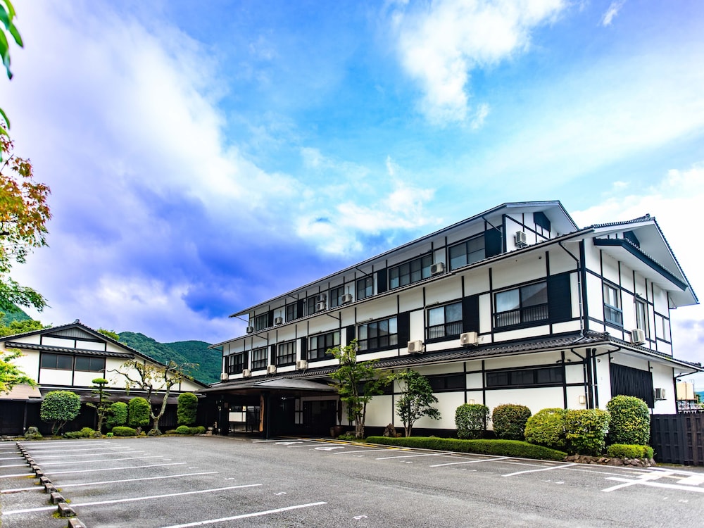 Yufuin Yawaraginosato Yadoya