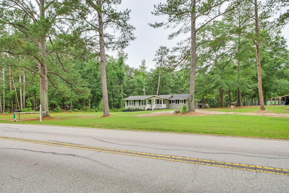 4 Mi to Savannah River Access: Home w/ Fire Pit