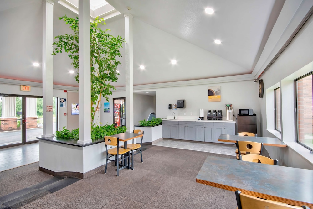 Studio 6 Georgetown, KY – Lexington North view 4