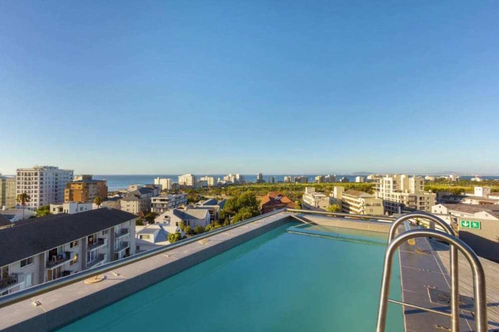 Quiet 2-bed Green Point Retreat Rooftop Pool BBQ