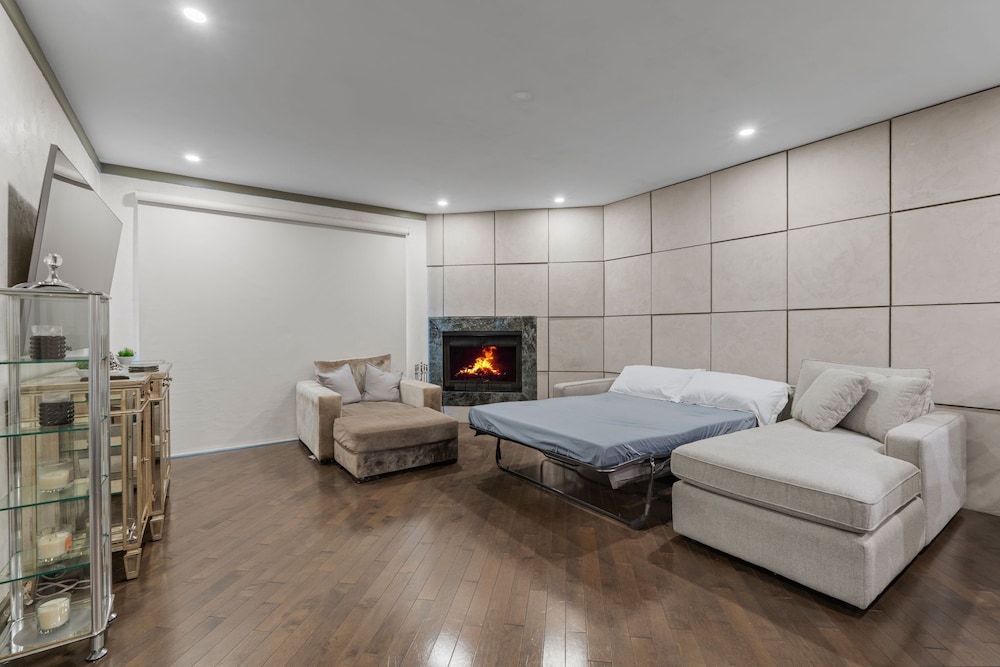 Stylish Westwood Condo