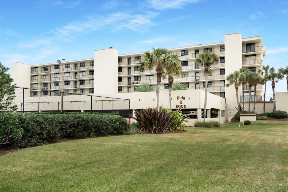 Oceanfront Pool Beach Gear Tennis Smart TVs