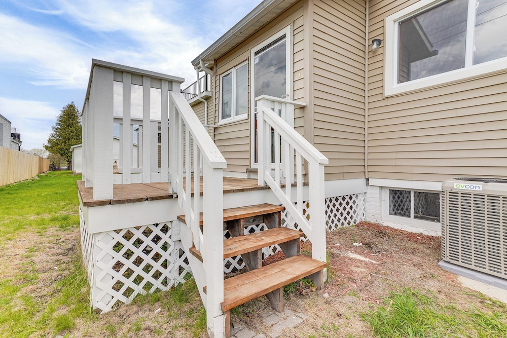 1 Mi to Shore: Lake Michigan Retreat w/ Game Room!
