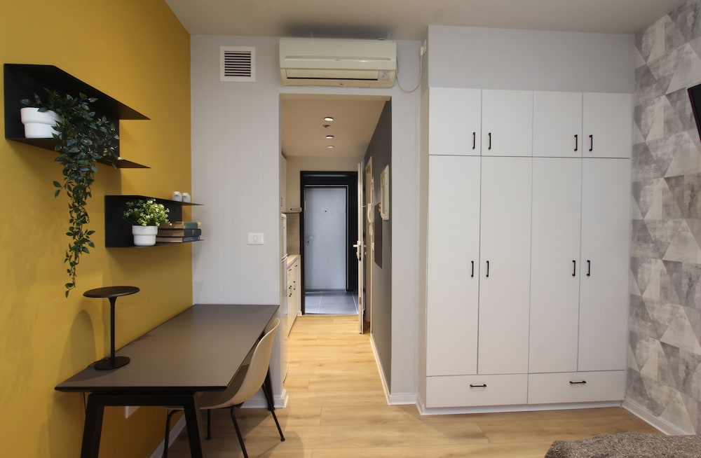 Solo STU apt TAU By Sea N Rent - C Bldg.
