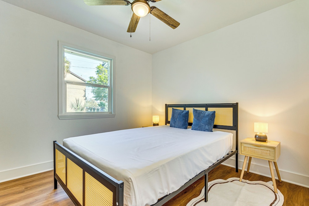 < 1 Mi to Downtown Pensacola: Quiet Home w/ Yard