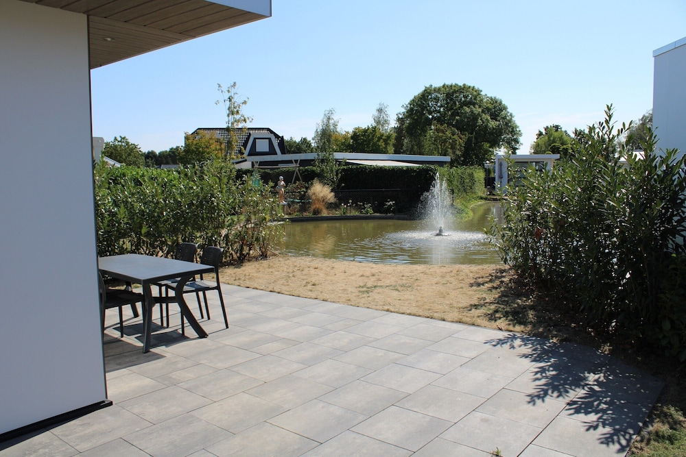 Chalet With Pond View in Gelderland