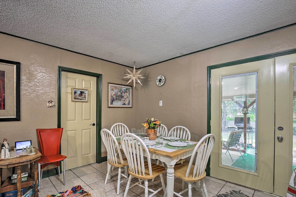 Unique Vintage Hideaway < 6 Miles to Lackland Afb! view 5