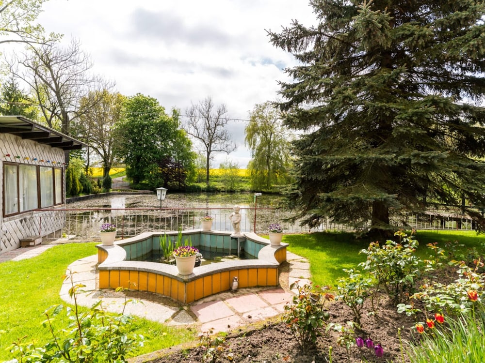 Lake-view Apartment in Klein Pravtshagen With Garden