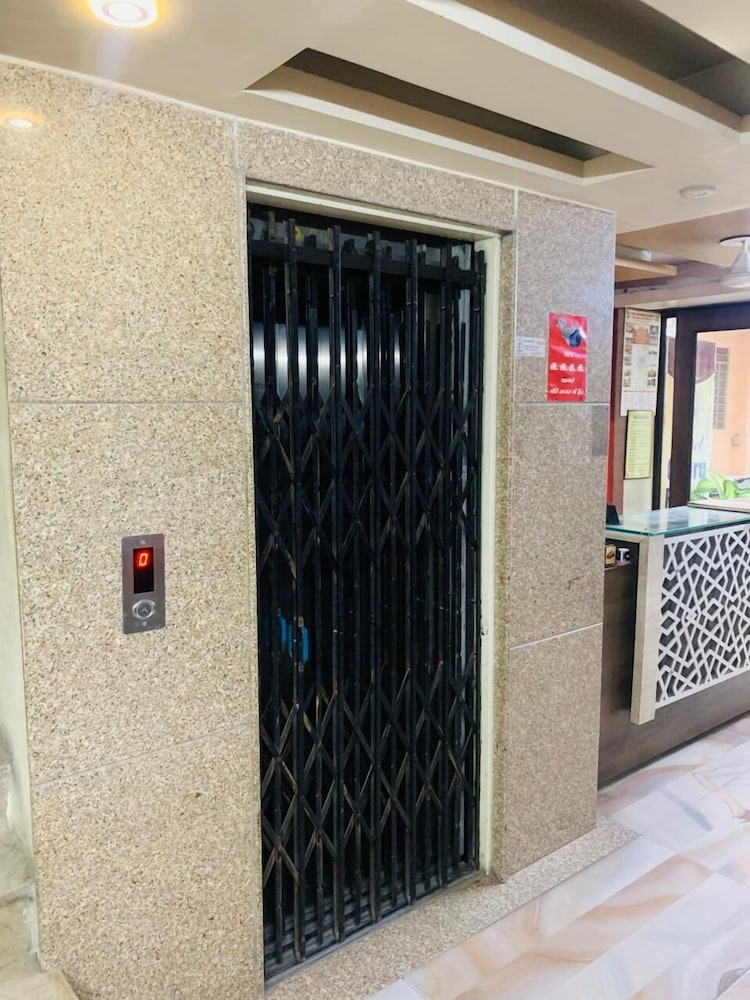 Hotel Churu Palace