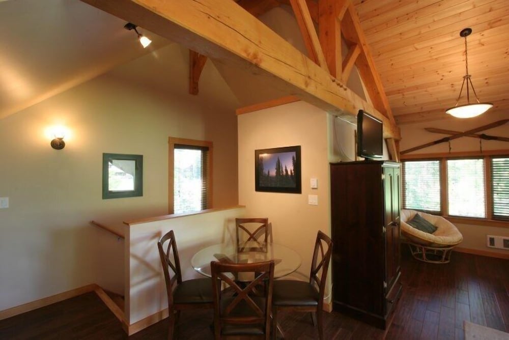 Revelstoke Timber Loft B&B
