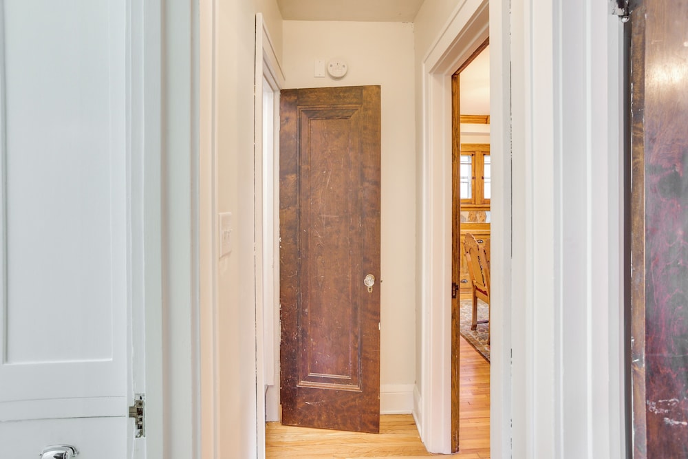 5 Mi to Mall of America: South Minneapolis Home