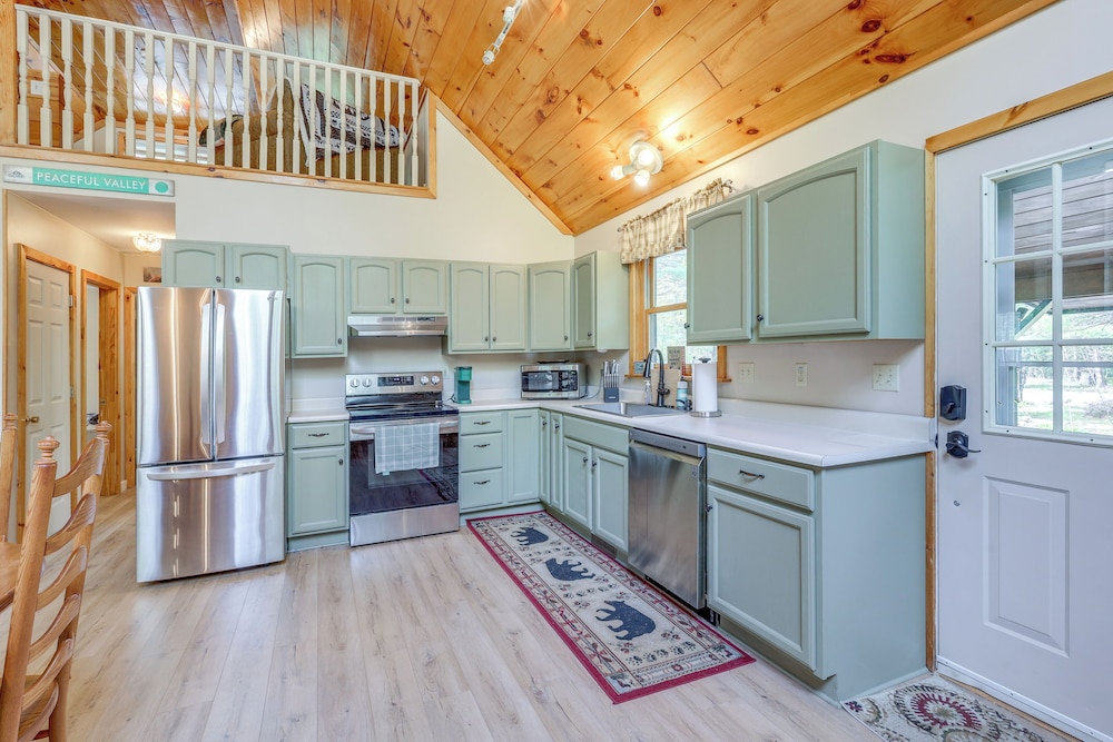 Peaceful Family Cabin on Schroon River!