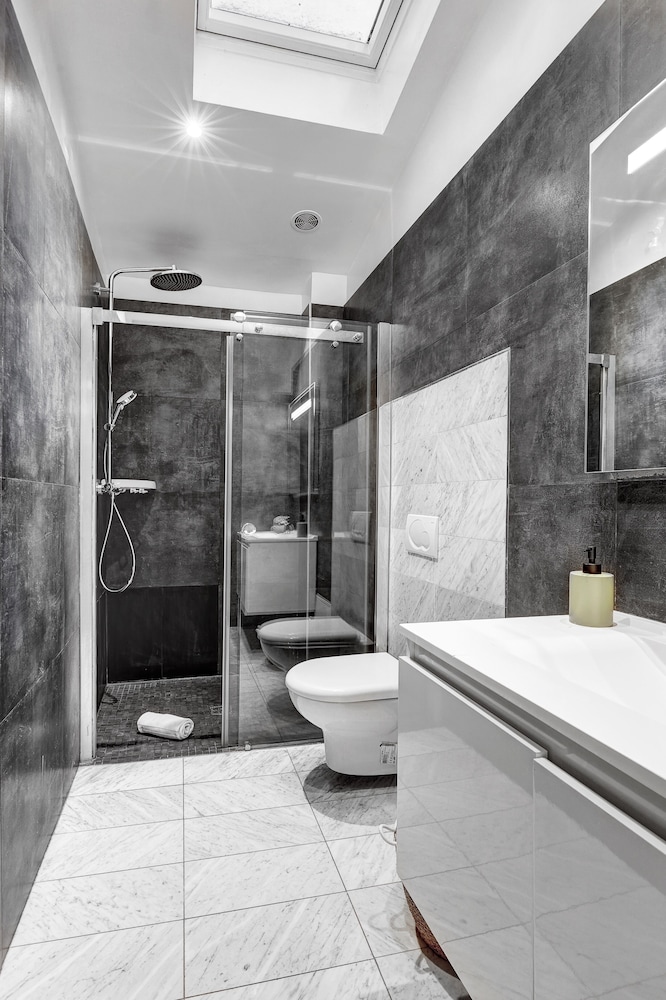 Stylish 1BR by Luxembourg Garden