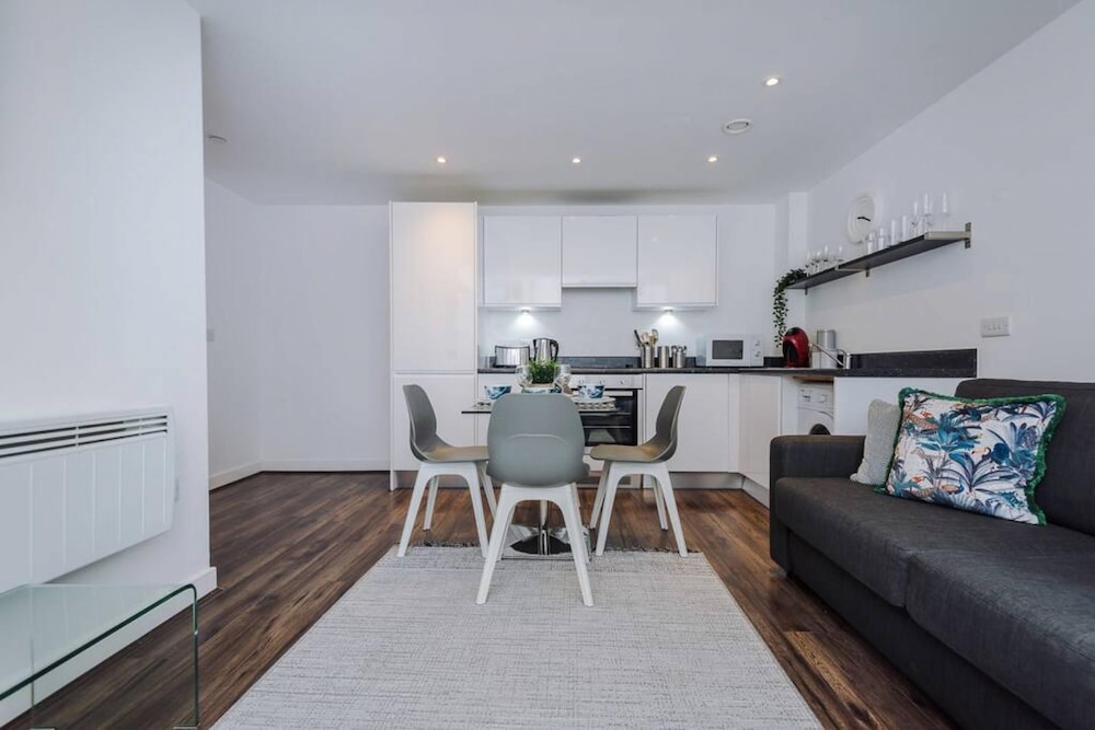 Host Stay Waterfront Penthouse